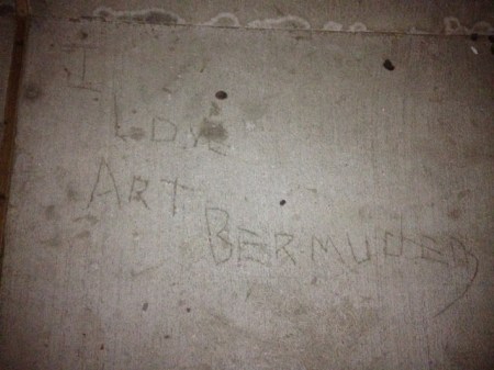 I LOVE ART BERMUDEZ. Note the final curl to the final letter, rendering a heart from the Z.